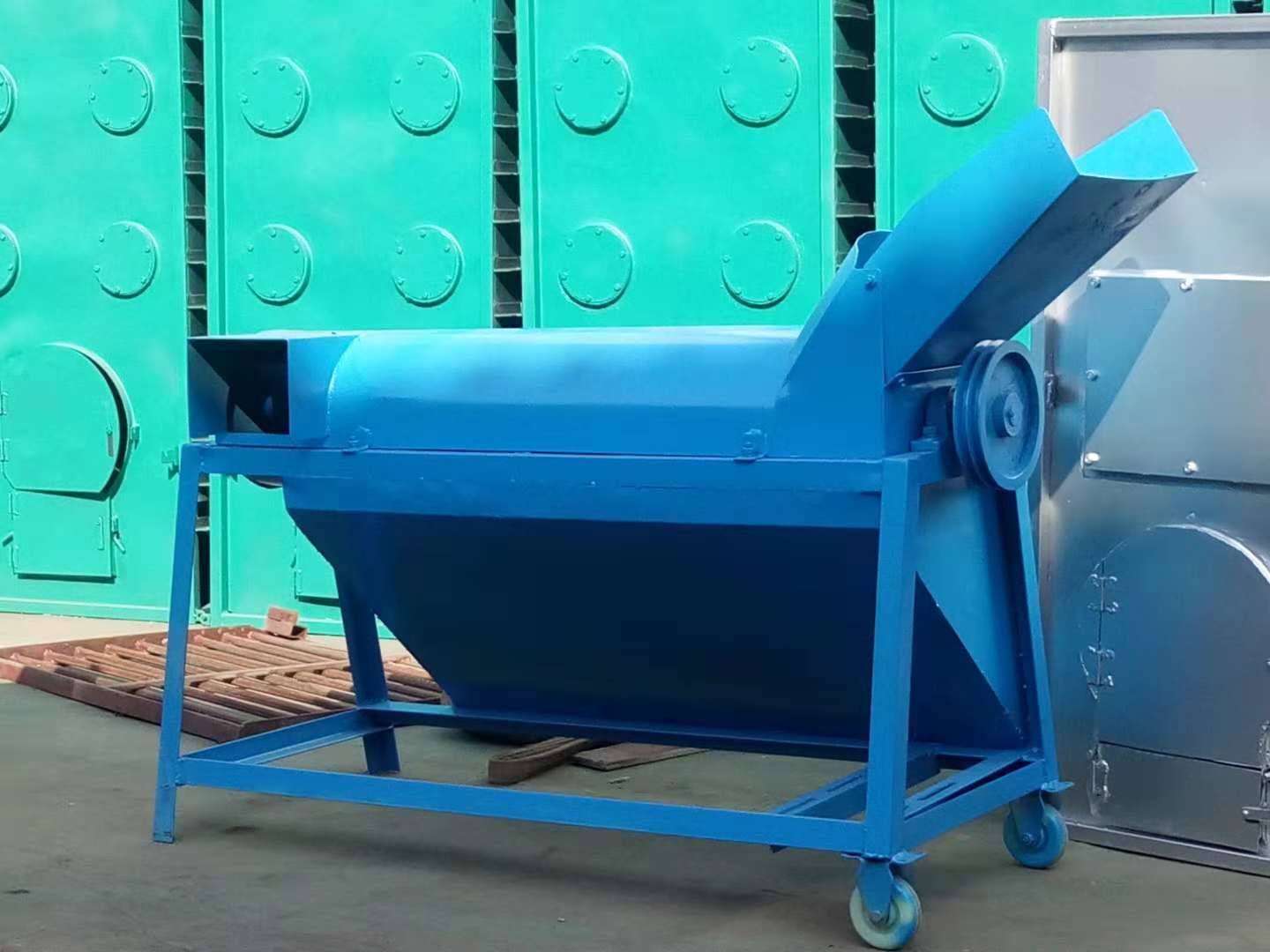 菌袋剝離機(jī)試機(jī)發(fā)貨