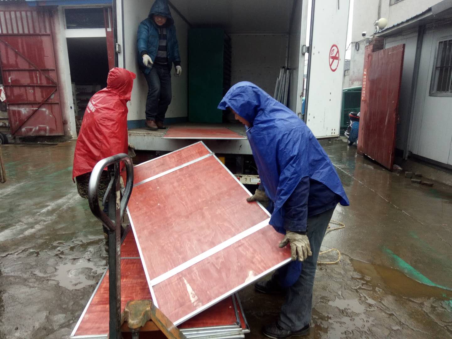 1臺60格香菇烘干機(jī)發(fā)貨